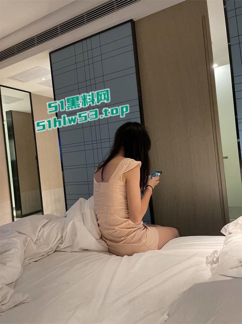 新晋约炮大神【乾隆下江南】约炮极品学生妹,粉嫩小穴被各种姿势抽插内射,交缠摩擦间淫水四溅! 第1张 新晋约炮大神【乾隆下江南】约炮极品学生妹,粉嫩小穴被各种姿势抽插内射,交缠摩擦间淫水四溅! 第1张