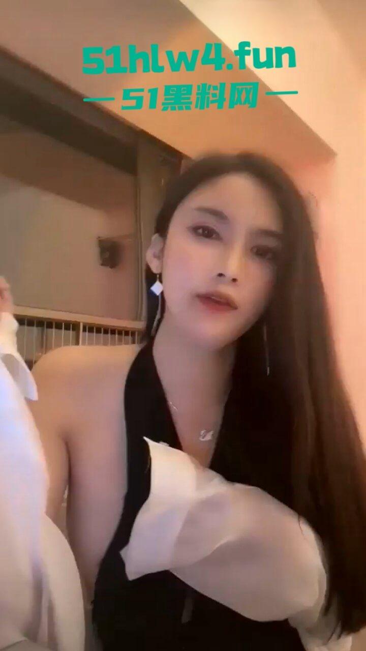 抖音极品女神【颜不乖】大奶长腿御姐,换各式情趣装镜头前骚舞,土豪高价定制福利流出。 第3张 抖音极品女神【颜不乖】大奶长腿御姐,换各式情趣装镜头前骚舞,土豪高价定制福利流出。 第3张