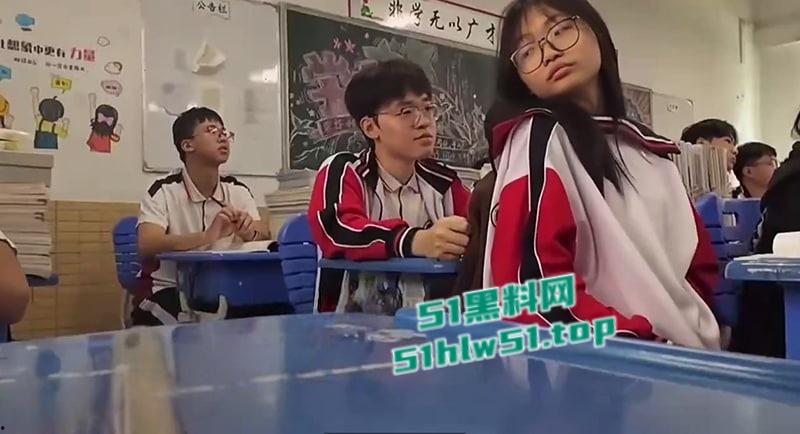 江门一中高三情侣课堂偷摸奶子，同学偷拍视频火爆全网，聊天小纸条更是淫荡不堪！  第5张