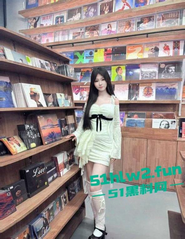 河南极品反差学生【李鑫楠】遭到前男友报复曝光录屏视频和性爱的私密视频清纯可爱形象瞬间崩塌。  第2张