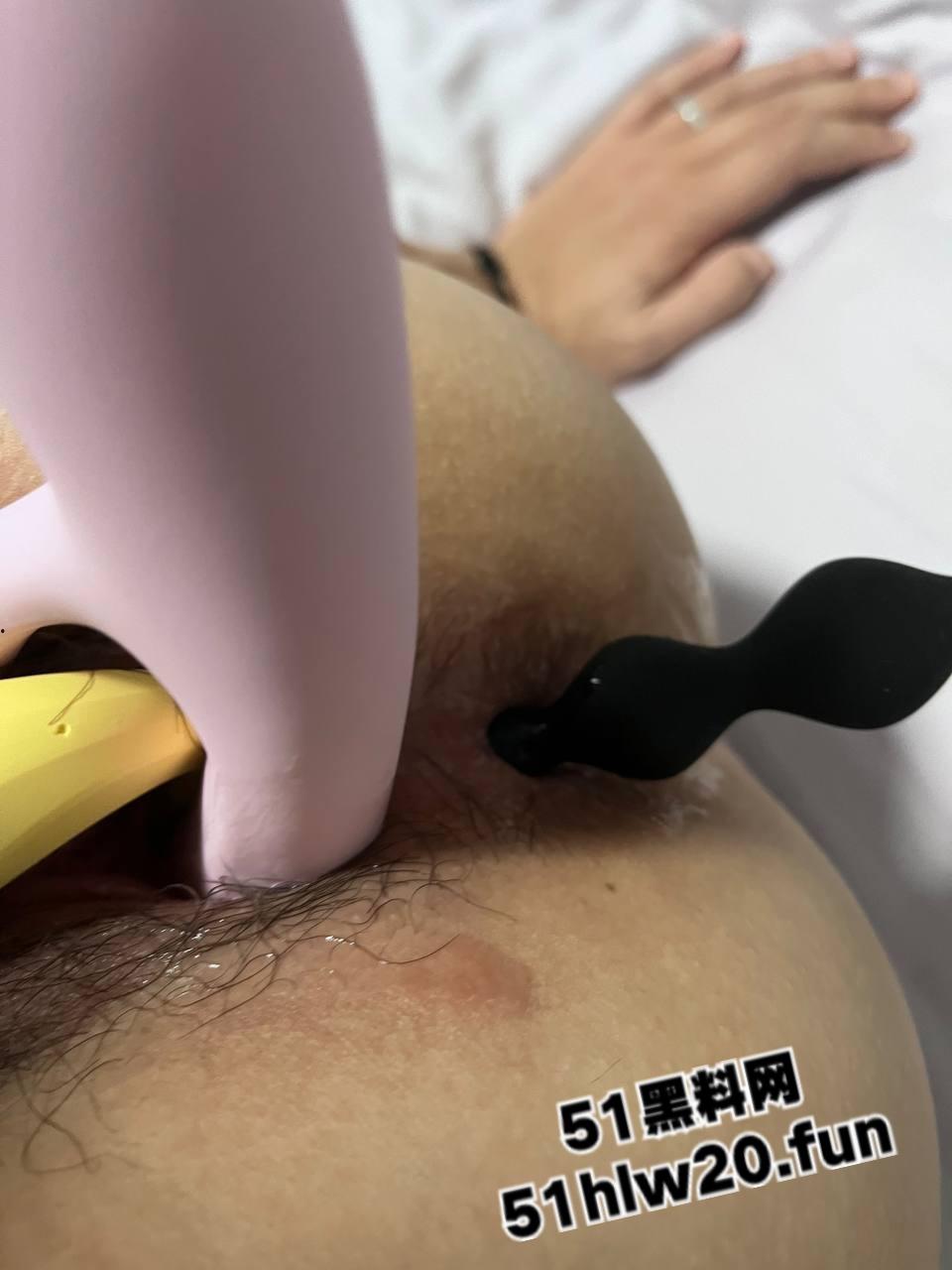 大神约啪长腿少妇，身材极品美腿修长背着老公出门当狗，穿情趣内衣勾引情人撅着大屁股渴望被操。  第7张