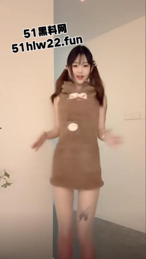 抖音清纯美少女网红【炒河粉】大尺度全裸会议直播泄密流出,外表单纯可爱实则淫荡放浪。 第2张 抖音清纯美少女网红【炒河粉】大尺度全裸会议直播泄密流出,外表单纯可爱实则淫荡放浪。 第2张