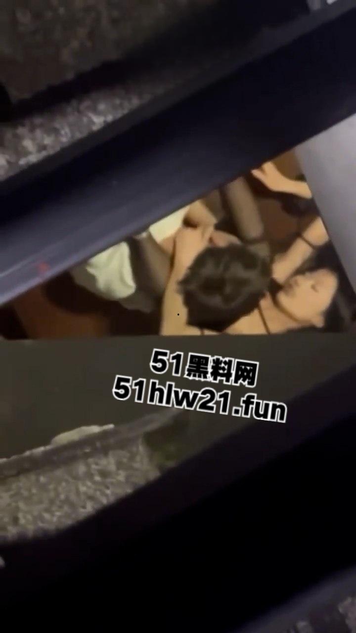 性感黑丝美女【张洋洋】被老板要求用身体陪客，奈何对方二弟不争气真是暴殄尤物！  第6张