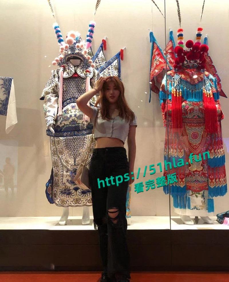 重庆纯欲女大学生性爱调教视频流出,穿戴狗链项圈吞吐肉棒,上位骑乘疯狂榨取金主精液! 第3张 重庆纯欲女大学生性爱调教视频流出,穿戴狗链项圈吞吐肉棒,上位骑乘疯狂榨取金主精液! 第3张