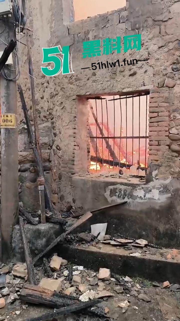 浙江丽水傻子家中点火烧衣玩大了 民房起火连片烧 半个村都烧没了 现场火灾视频流出 第4张 浙江丽水傻子家中点火烧衣玩大了 民房起火连片烧 半个村都烧没了 现场火灾视频流出 第4张