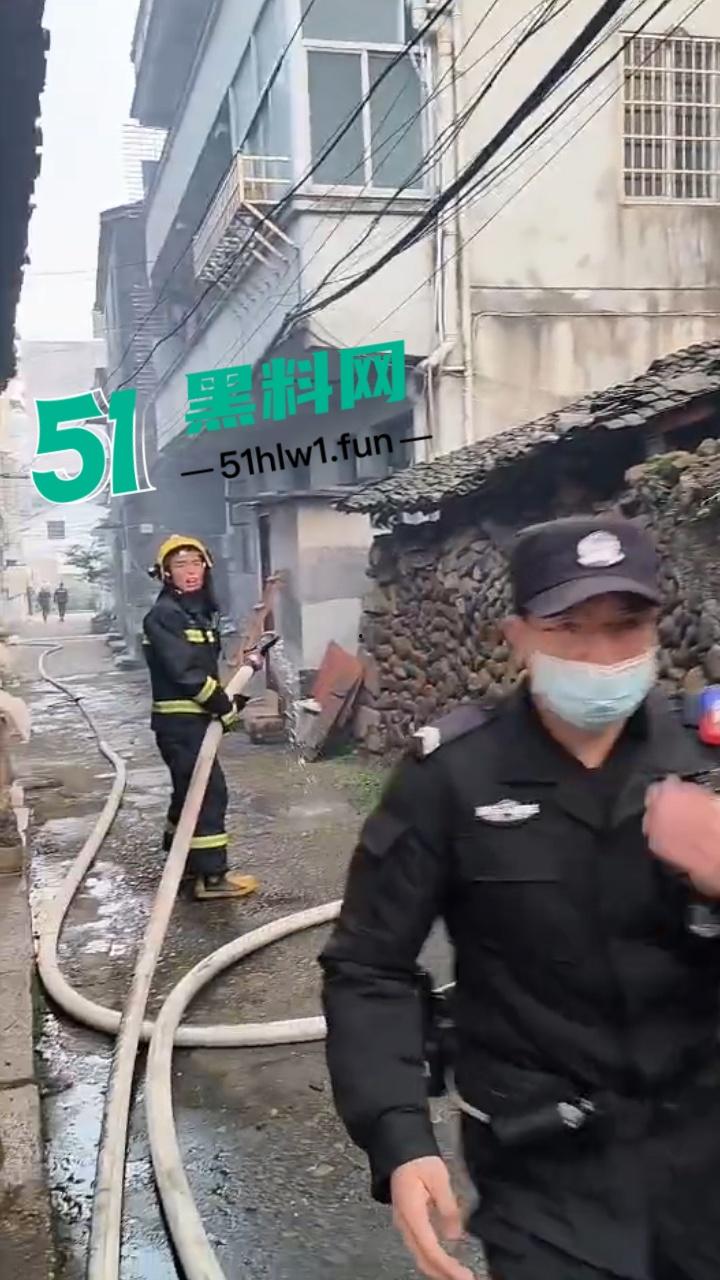 浙江丽水傻子家中点火烧衣玩大了 民房起火连片烧 半个村都烧没了 现场火灾视频流出 第6张 浙江丽水傻子家中点火烧衣玩大了 民房起火连片烧 半个村都烧没了 现场火灾视频流出 第6张