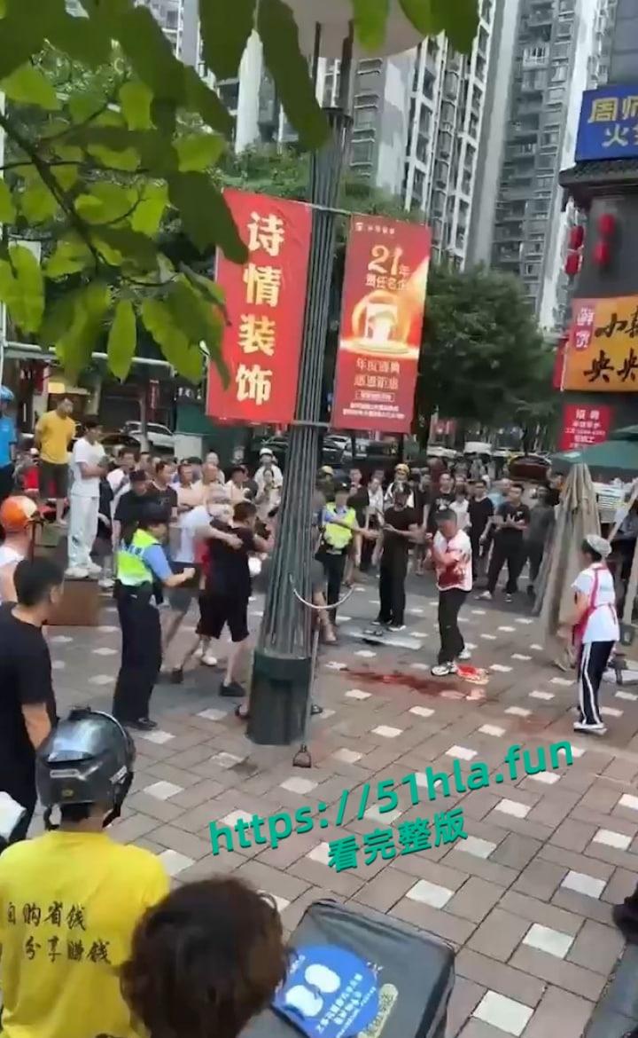 重庆南坪面馆老板抢客引发血腥斗殴持刀互砍,场面混乱血迹四溅,现场完整版视频流出! 第2张 重庆南坪面馆老板抢客引发血腥斗殴持刀互砍,场面混乱血迹四溅,现场完整版视频流出! 第2张