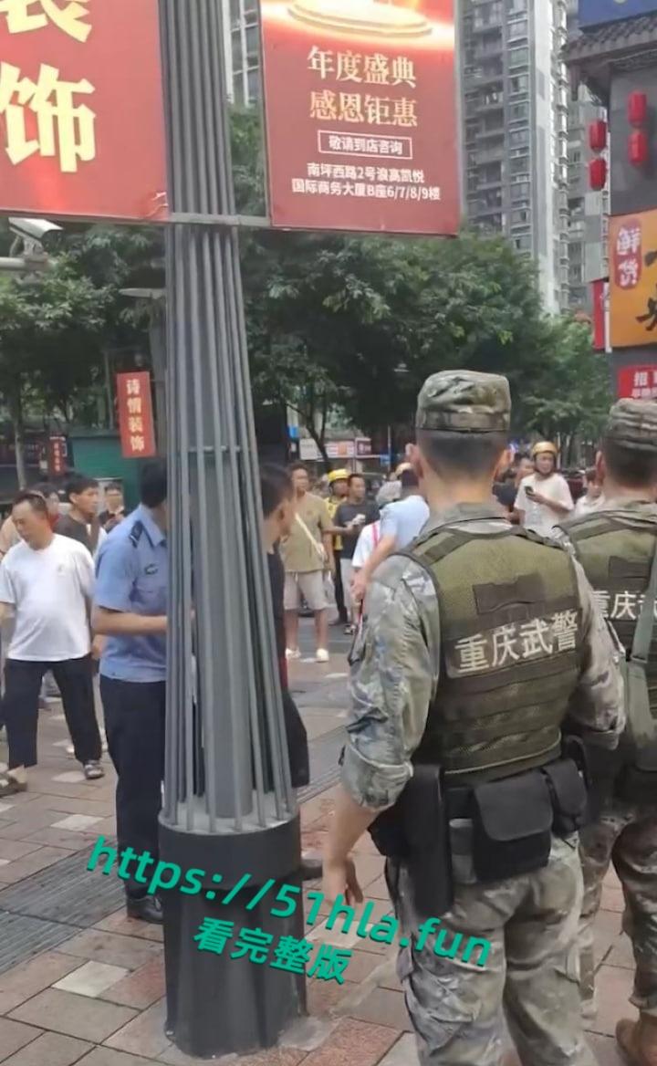 重庆南坪面馆老板抢客引发血腥斗殴持刀互砍,场面混乱血迹四溅,现场完整版视频流出! 第3张 重庆南坪面馆老板抢客引发血腥斗殴持刀互砍,场面混乱血迹四溅,现场完整版视频流出! 第3张