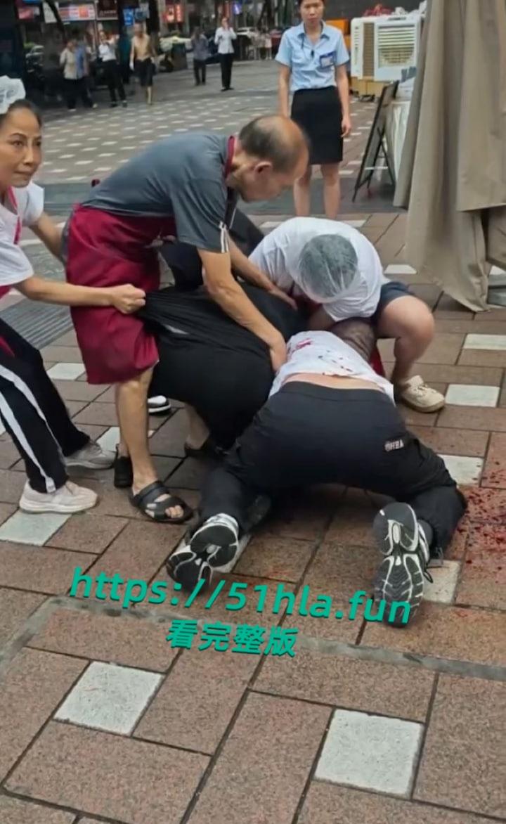 重庆南坪面馆老板抢客引发血腥斗殴持刀互砍,场面混乱血迹四溅,现场完整版视频流出! 第5张 重庆南坪面馆老板抢客引发血腥斗殴持刀互砍,场面混乱血迹四溅,现场完整版视频流出! 第5张