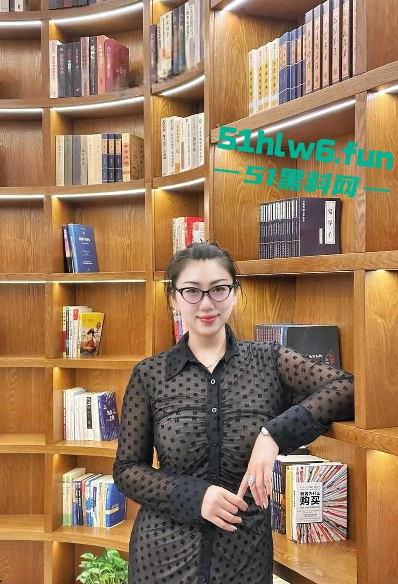 公园大爷光天化日之下露天操鸡,极品熟女奶大逼紧上位骑乘全自动,大爷吃得可真好! 第1张 公园大爷光天化日之下露天操鸡,极品熟女奶大逼紧上位骑乘全自动,大爷吃得可真好! 第1张