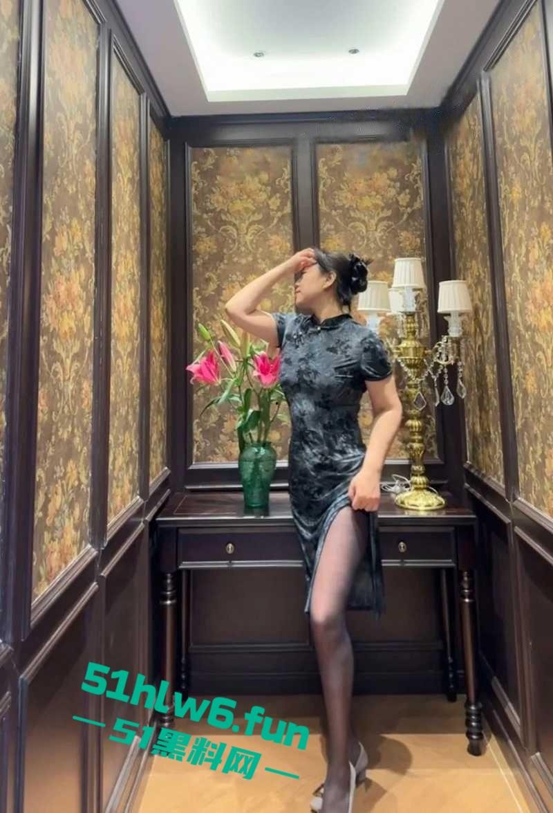 公园大爷光天化日之下露天操鸡,极品熟女奶大逼紧上位骑乘全自动,大爷吃得可真好! 第3张 公园大爷光天化日之下露天操鸡,极品熟女奶大逼紧上位骑乘全自动,大爷吃得可真好! 第3张