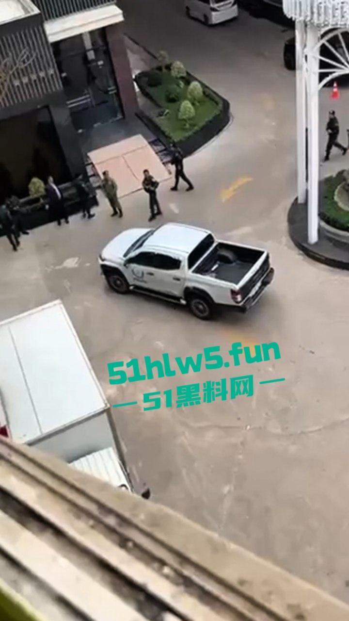 柬埔寨金边机场【AK枪击案】曝光,先手枪威胁再掏出AK扫射,持枪中国籍男子已经被逮捕。 第8张 柬埔寨金边机场【AK枪击案】曝光,先手枪威胁再掏出AK扫射,持枪中国籍男子已经被逮捕。 第8张
