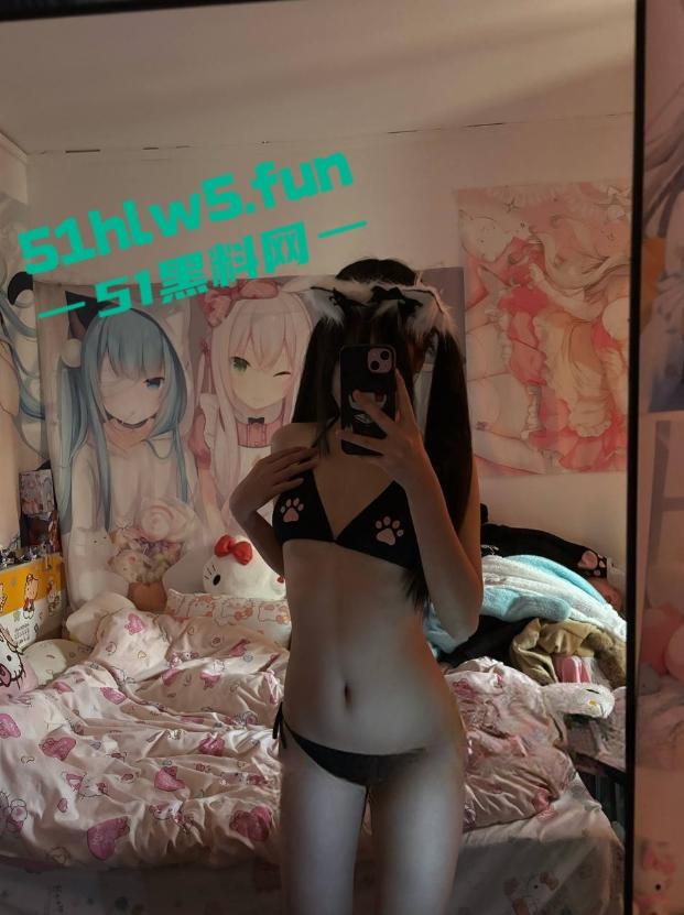 抖音20岁极品萝莉博主【不开森】真名叫【朱心蝶】前一秒直播求粉丝爸爸的礼物打赏，下一秒就远程金主裸聊！  第2张