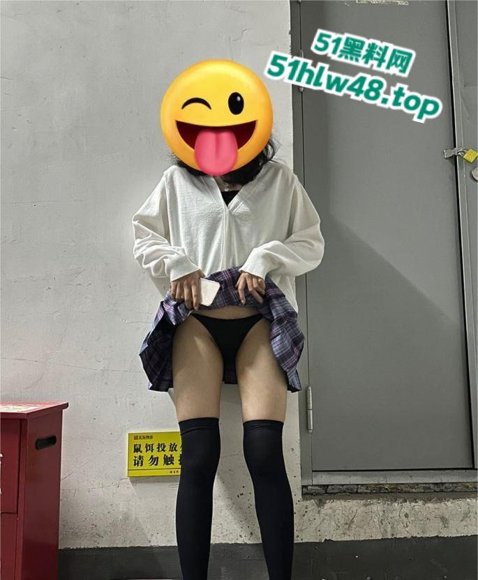 广东电子科技大学中山学院女大学生【曾嘉仪】被调教的黑料视频全校疯传，深喉跪舔后入爆操无套打桩高潮连连！  第8张