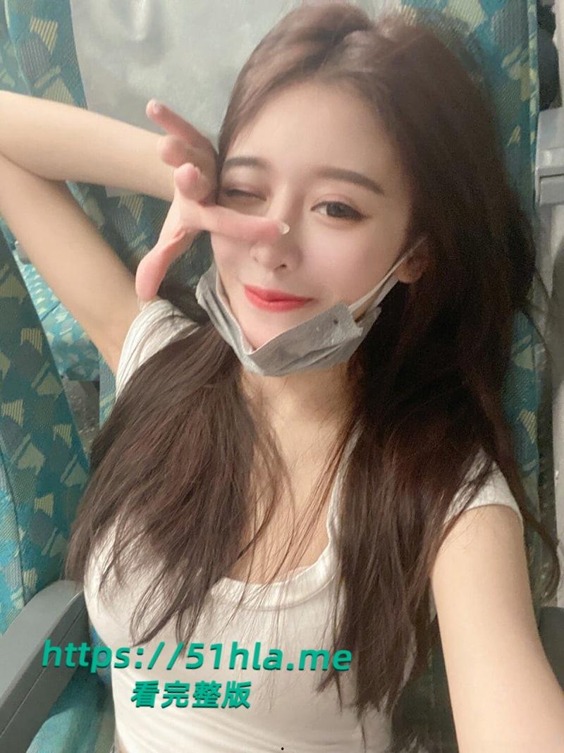 台湾高颜值网红【謝侑芯】大尺度私密照曝光，花样内衣展示完美身材释放挨操信号！  第1张