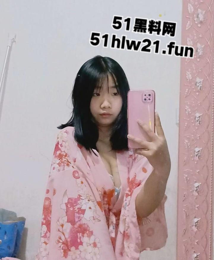 云南昭通18岁女高【何洁琳】清纯可爱的学生妹，饱满巨乳性感诱人，远程调教成为主人的小母狗！  第5张