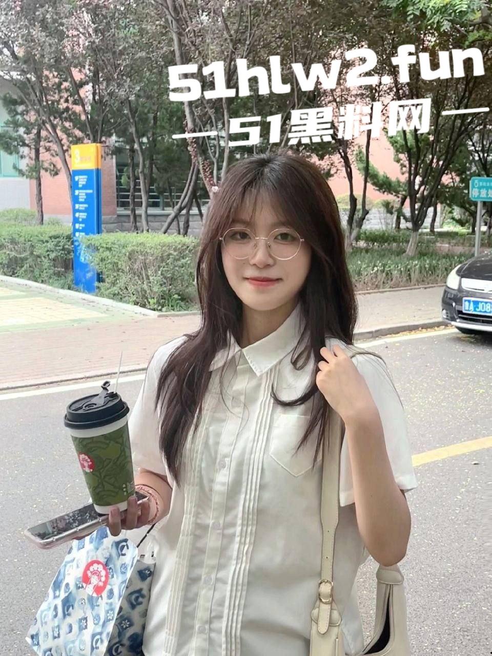 石家庄大一骚气满满的【郑洁】学妹,酒店被黄毛爆操,黄色小内裤惹人爱,一边打电话一边叫! 第8张 石家庄大一骚气满满的【郑洁】学妹,酒店被黄毛爆操,黄色小内裤惹人爱,一边打电话一边叫! 第8张