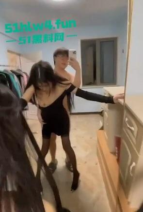 中国传媒学院准校花【抖音美少女】清纯型美女,穿性感黑丝激情啪啪视频遭流出。 第1张 中国传媒学院准校花【抖音美少女】清纯型美女,穿性感黑丝激情啪啪视频遭流出。 第1张