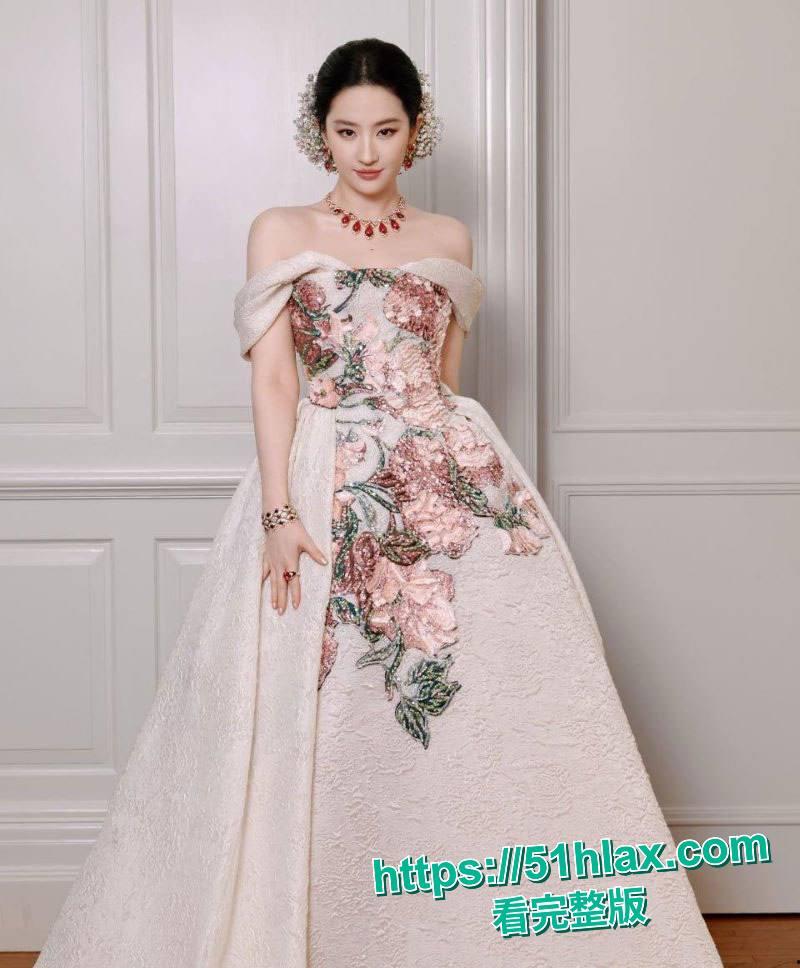 刘亦菲 与韩国人的不解情缘 为艺术全裸献身逼毛清晰奶头硬挺 第6张 刘亦菲 与韩国人的不解情缘 为艺术全裸献身逼毛清晰奶头硬挺 第6张