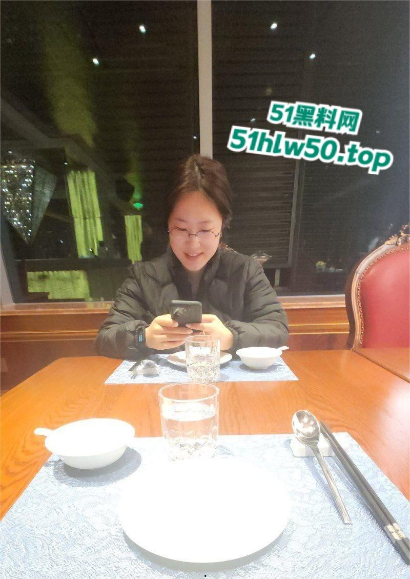 西南交通大学女研究生【吴欣遥】168cm肥臀大奶,深喉群P炮机SM全体验惊爆校园秘闻,真是学历越高玩的越花! 第4张 西南交通大学女研究生【吴欣遥】168cm肥臀大奶,深喉群P炮机SM全体验惊爆校园秘闻,真是学历越高玩的越花! 第4张