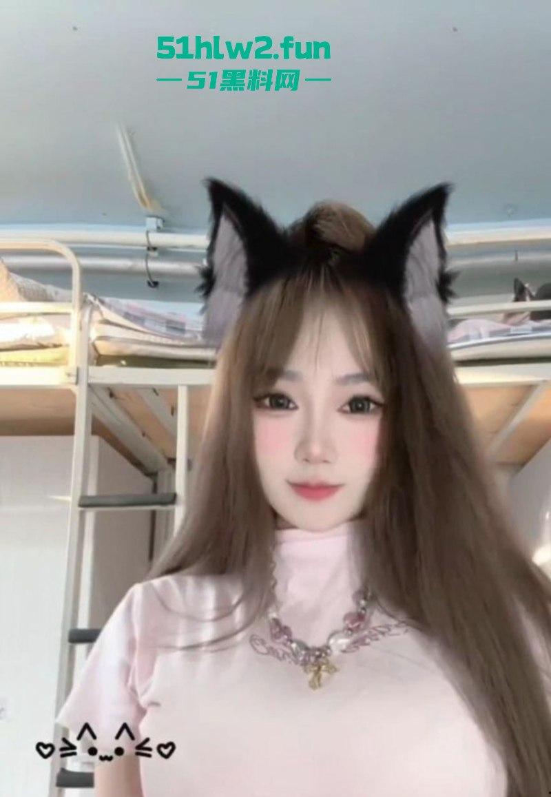 快手豪乳女神【不甜】大尺度自慰福利流出，假屌在小穴内快速抽插带出大量淫水，画面十分淫靡。  第3张