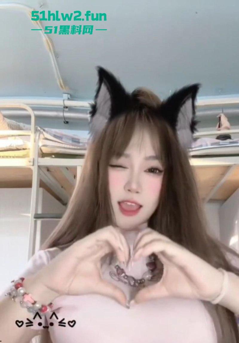 快手豪乳女神【不甜】大尺度自慰福利流出，假屌在小穴内快速抽插带出大量淫水，画面十分淫靡。  第4张