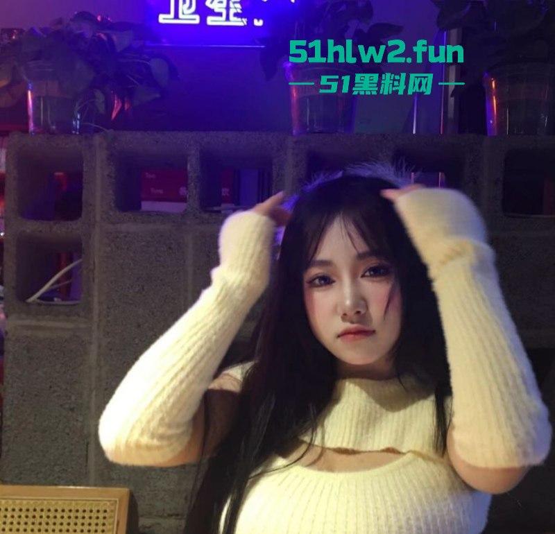 快手豪乳女神【不甜】大尺度自慰福利流出，假屌在小穴内快速抽插带出大量淫水，画面十分淫靡。  第7张