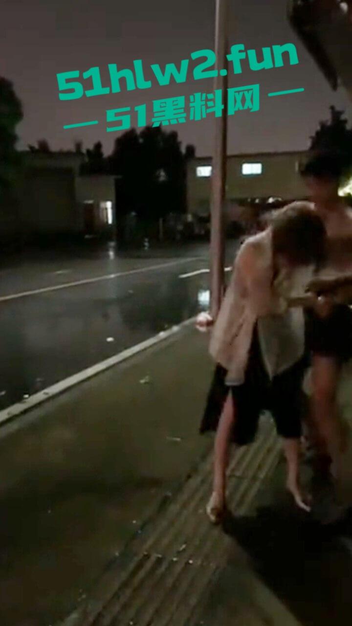 广东渣女开男友车装白富美出轨车震情人,男友用GPS找到当场抓住俩人奸情胆子是真大啊。 第5张 广东渣女开男友车装白富美出轨车震情人,男友用GPS找到当场抓住俩人奸情胆子是真大啊。 第5张