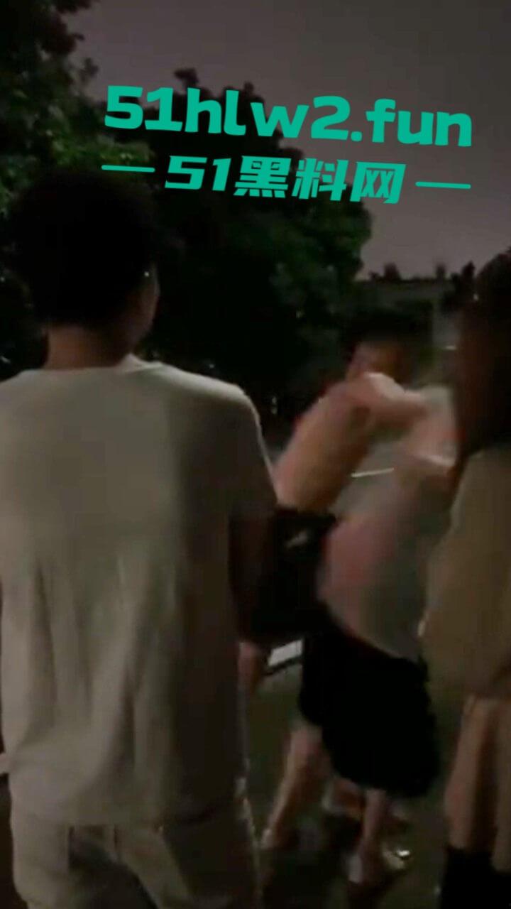 广东渣女开男友车装白富美出轨车震情人,男友用GPS找到当场抓住俩人奸情胆子是真大啊。 第7张 广东渣女开男友车装白富美出轨车震情人,男友用GPS找到当场抓住俩人奸情胆子是真大啊。 第7张