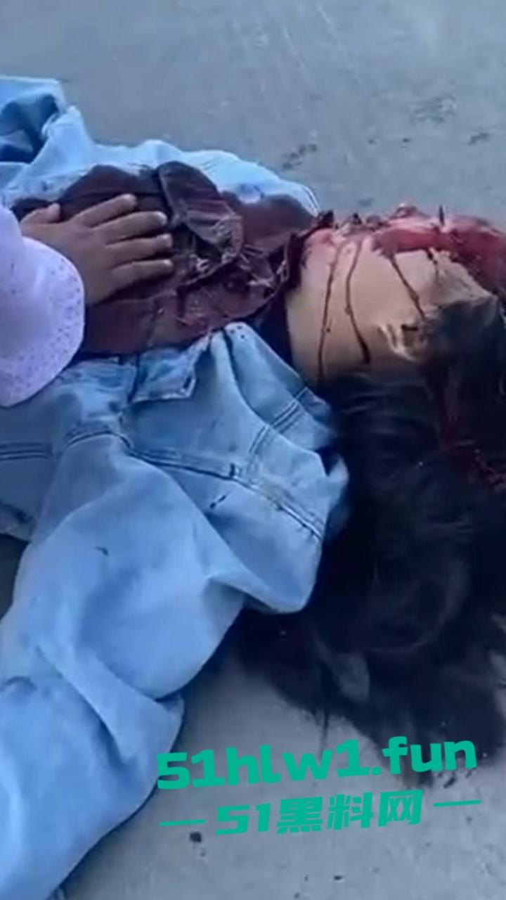 缅甸发生严重车祸 据悉是园区管理员木姐 骑电瓶车出门时 被飞速行驶的面包车撞飞 这就是恶有恶报? 第5张 缅甸发生严重车祸 据悉是园区管理员木姐 骑电瓶车出门时 被飞速行驶的面包车撞飞 这就是恶有恶报? 第5张