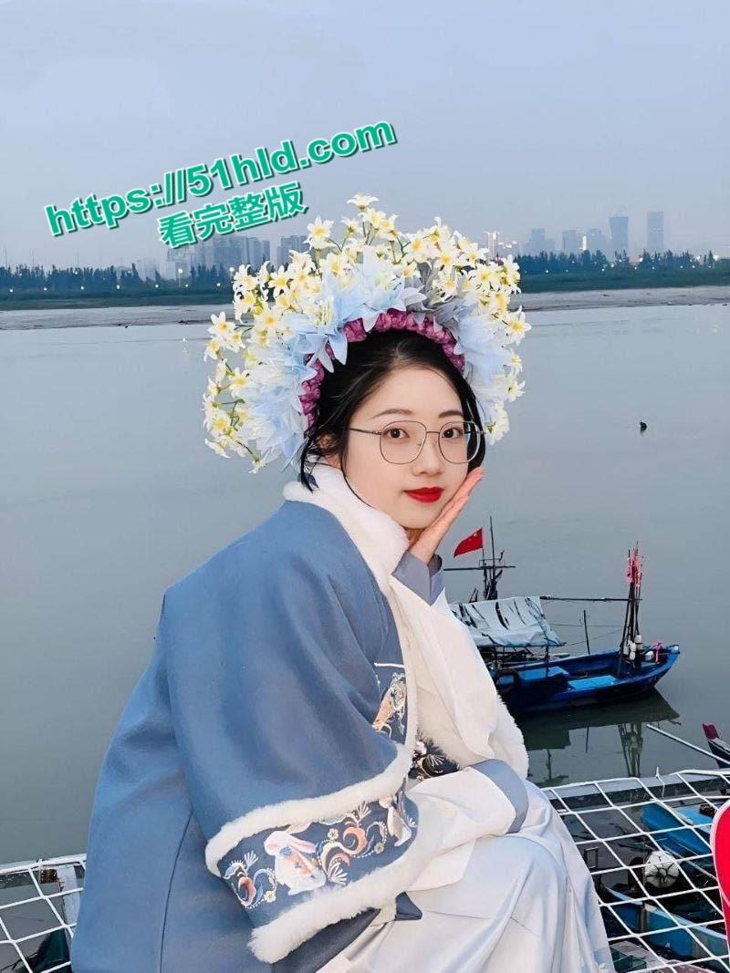 四川清纯护士【黄依琳】大尺度视频，黑丝眼镜母狗床上淫水横流，红唇挑逗让人心跳加速！  第2张