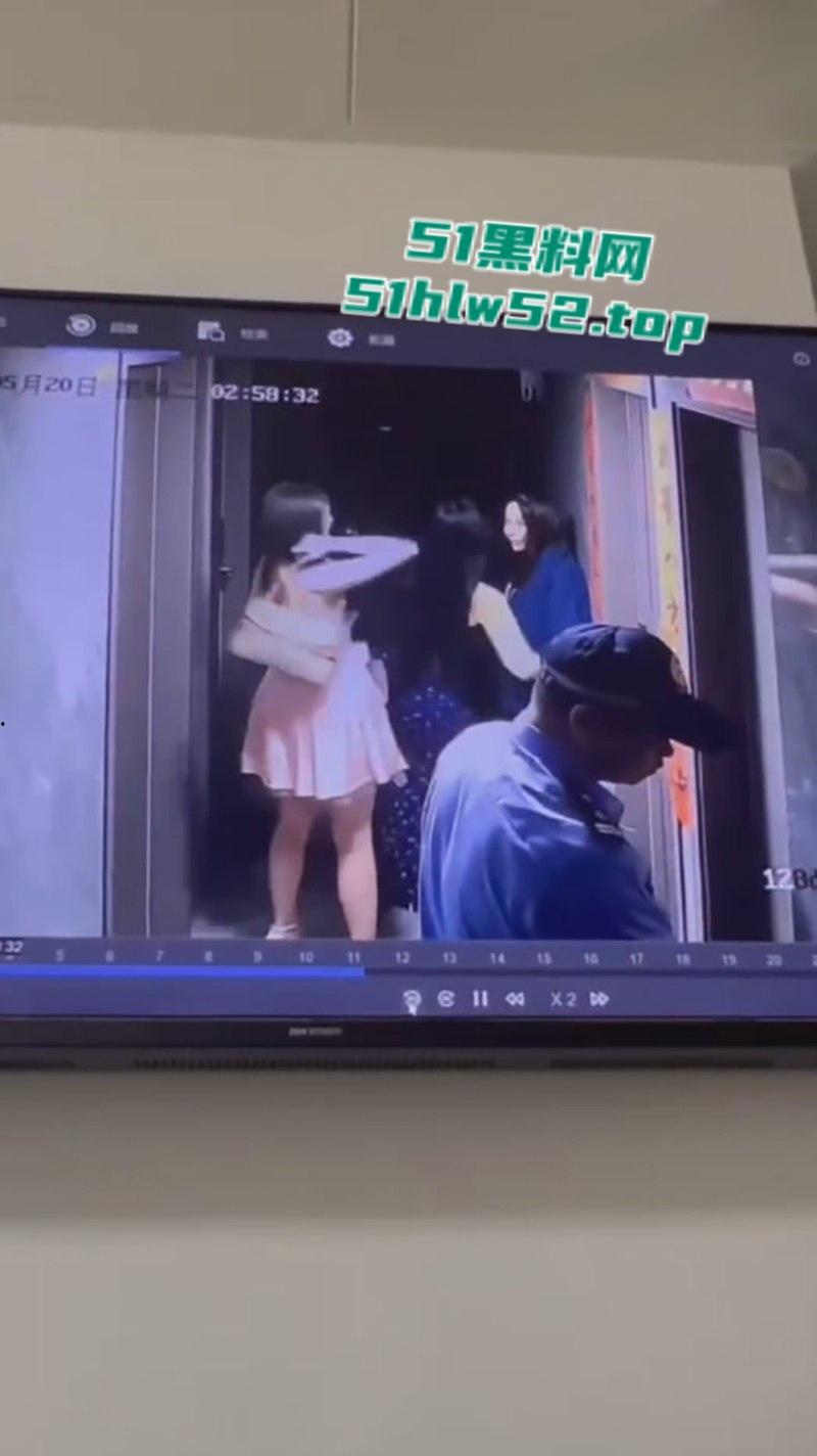 监控下的一幕,美女520当晚酒醉被两名男子捡尸,强行拖入酒店房间 轮奸2小时,酒醒后才被救出逃离! 第5张 监控下的一幕,美女520当晚酒醉被两名男子捡尸,强行拖入酒店房间 轮奸2小时,酒醒后才被救出逃离! 第5张