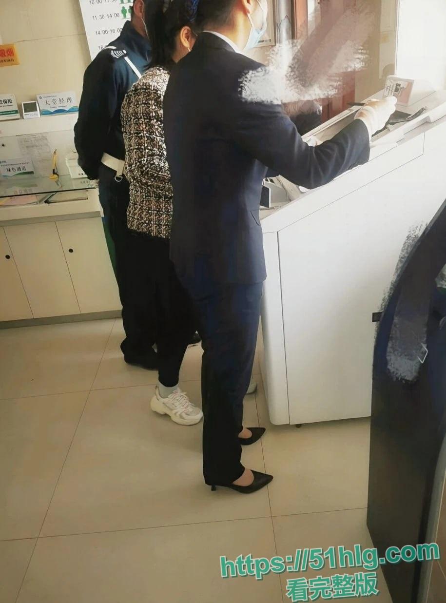 【江苏南京】银行理财经理【林怡睿】为拉客户 背着老公送逼上门 在酒店穿着性感情趣装 被金主各种爆操 第3张 【江苏南京】银行理财经理【林怡睿】为拉客户 背着老公送逼上门 在酒店穿着性感情趣装 被金主各种爆操 第3张