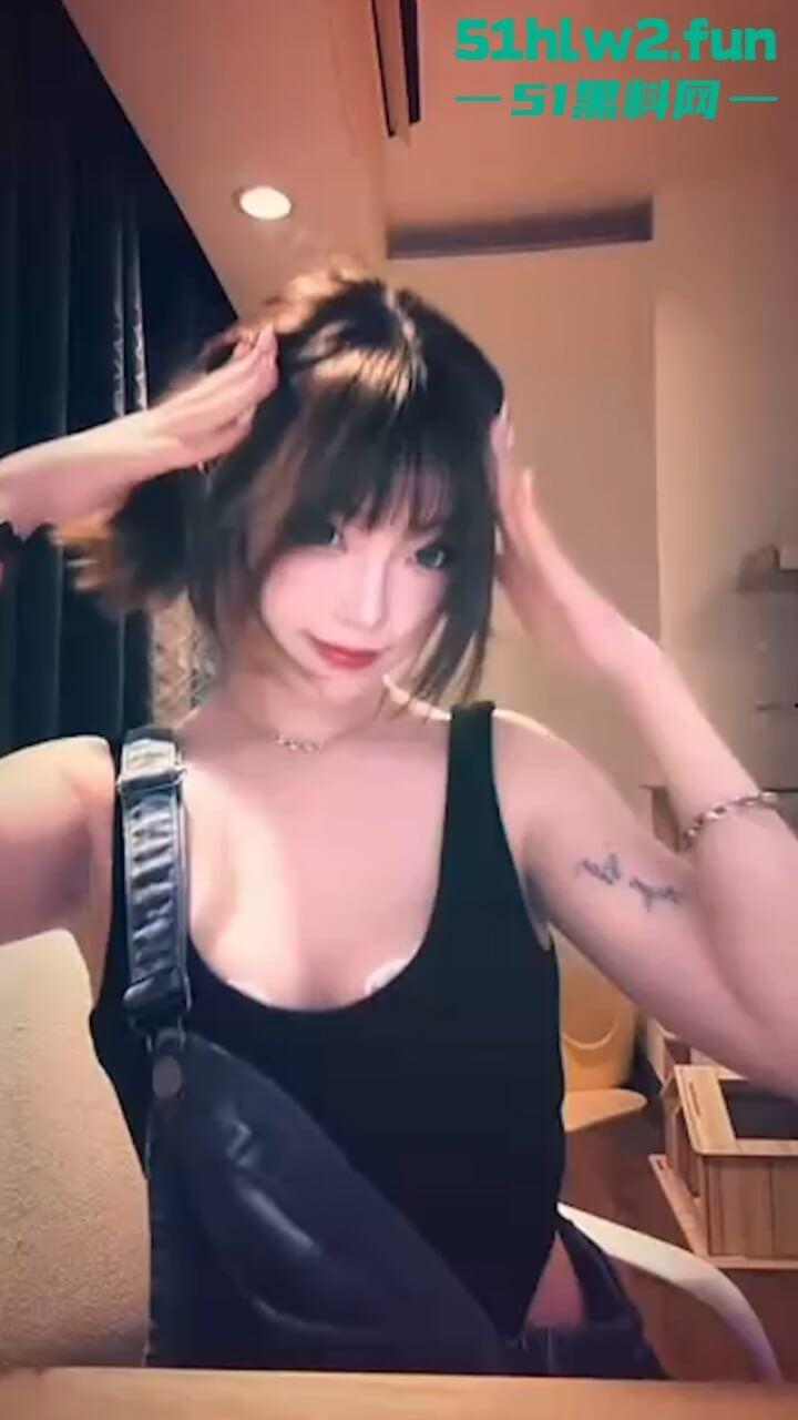 抖音清纯巨乳网红【39】私下泰国当性爱伴游被粉丝认出,揉奶抠穴无套爆性爱视频曝光。 第3张 抖音清纯巨乳网红【39】私下泰国当性爱伴游被粉丝认出,揉奶抠穴无套爆性爱视频曝光。 第3张