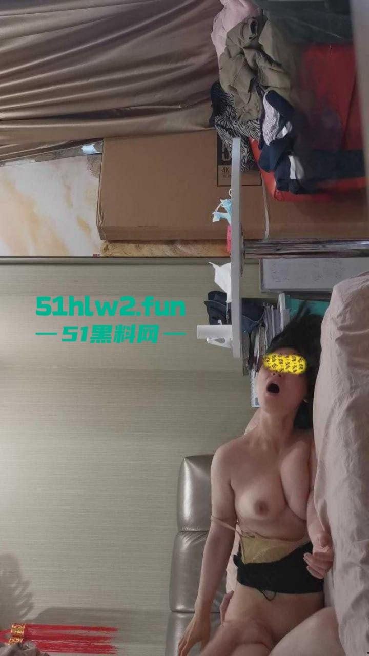 这下可算是遇上了被耕坏的田，调教白领骚货绝色眼镜人妻欲求不满喜欢约炮，被炮友站起来当越野车开！  第5张