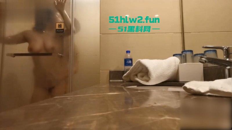 这下可算是遇上了被耕坏的田，调教白领骚货绝色眼镜人妻欲求不满喜欢约炮，被炮友站起来当越野车开！  第8张