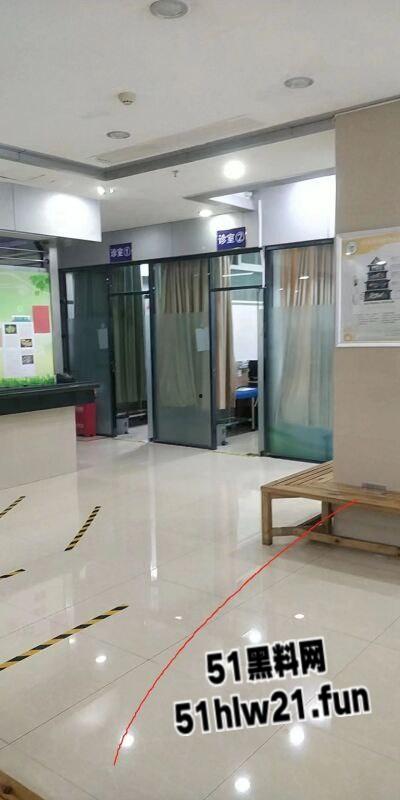 极品白嫩骚兔女郎网聊主动送炮，老实男激动提枪赴约却被上了生动一课脑袋坏了！  第1张