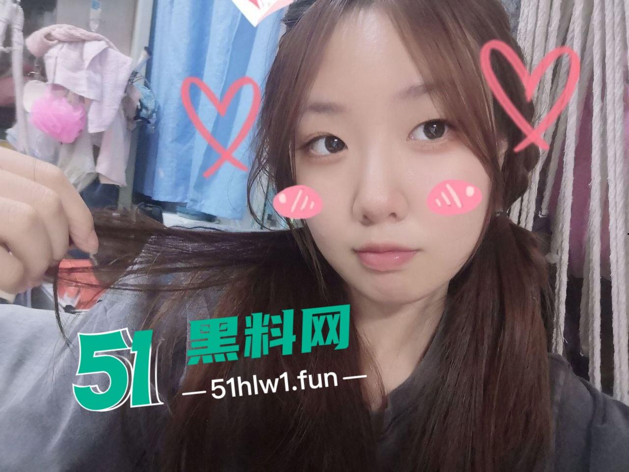 瓜友们极度热爱的反差女大学生,清纯可爱的外表下被男友曝光宿舍自慰和性爱啪啪视频。 第8张 瓜友们极度热爱的反差女大学生,清纯可爱的外表下被男友曝光宿舍自慰和性爱啪啪视频。 第8张