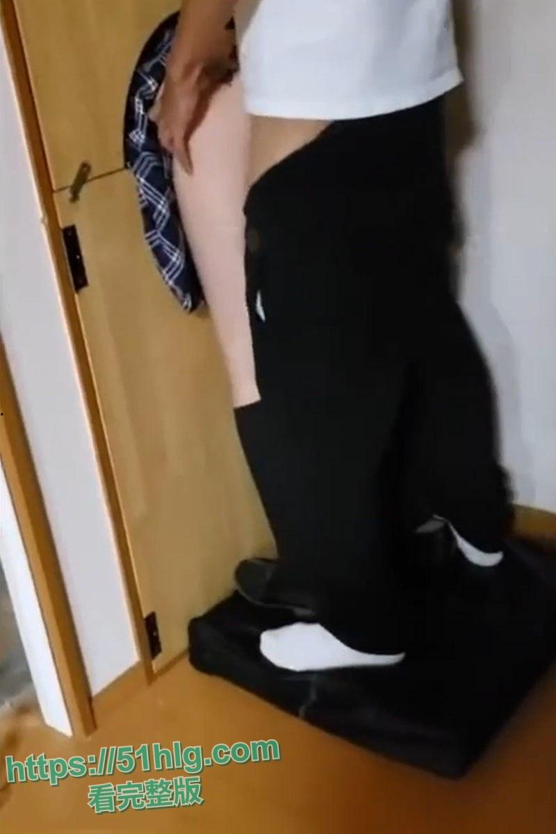 【台湾】公共便女宿舍视频流出，引发网络热议！激情美女身着JK短裙，翘臀让男生们排队发泄欲望，爽翻天  第5张