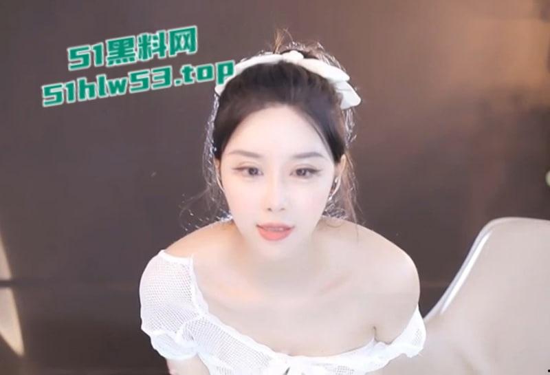 斗鱼巨乳女主播【小恩雅】私拍福利流出,双视角抖奶淫舞,骚话挑逗堪称绝美艺妓! 第11张 斗鱼巨乳女主播【小恩雅】私拍福利流出,双视角抖奶淫舞,骚话挑逗堪称绝美艺妓! 第11张