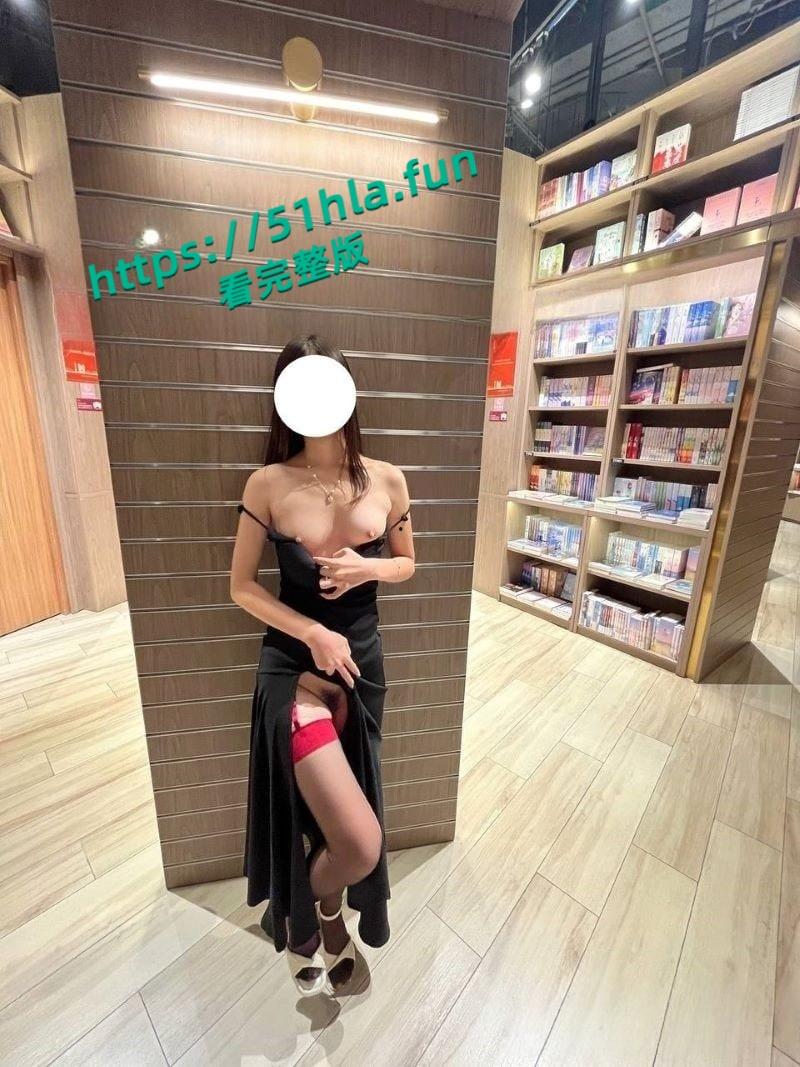 极品大学生【小哪吒】福利视频泄密,校内野外大胆露出饱满双乳嫩穴挑逗路人目光! 第3张 极品大学生【小哪吒】福利视频泄密,校内野外大胆露出饱满双乳嫩穴挑逗路人目光! 第3张