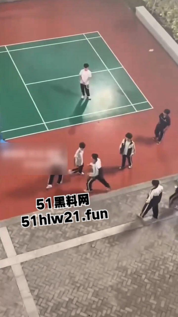 小电影情节照进现实,高中生把同学母亲给操怀孕,儿子知道后直接在学校打起来了! 第6张 小电影情节照进现实,高中生把同学母亲给操怀孕,儿子知道后直接在学校打起来了! 第6张