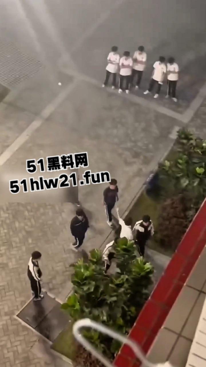 小电影情节照进现实,高中生把同学母亲给操怀孕,儿子知道后直接在学校打起来了! 第8张 小电影情节照进现实,高中生把同学母亲给操怀孕,儿子知道后直接在学校打起来了! 第8张