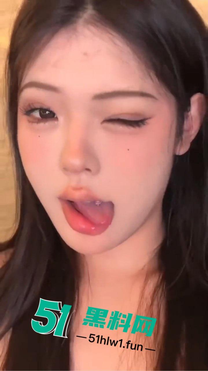 抖音网红【鱼仔】惊天反转，脸是懵懂萝莉，下体藏着巨屌神器，私信口交爆菊全程流出！  第5张