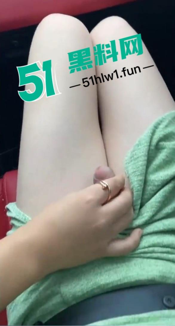 抖音网红【鱼仔】惊天反转，脸是懵懂萝莉，下体藏着巨屌神器，私信口交爆菊全程流出！  第8张