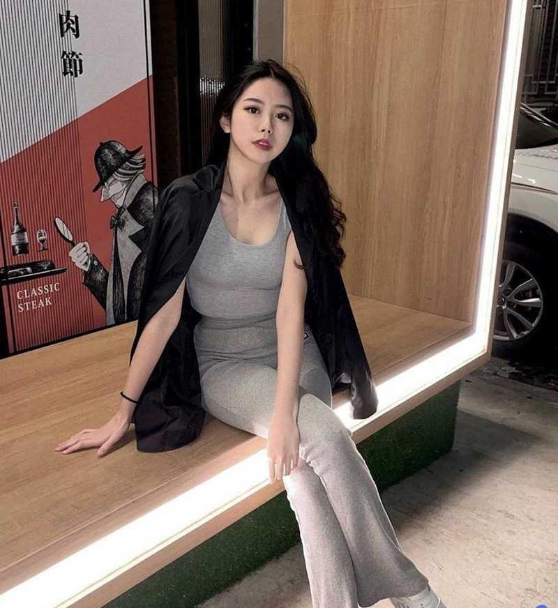 河北信工职业学院【李露】劈腿 前男友将其不雅视频曝光 高颜值 大长腿 翘着肥臀在厕所被疯狂后入  第1张