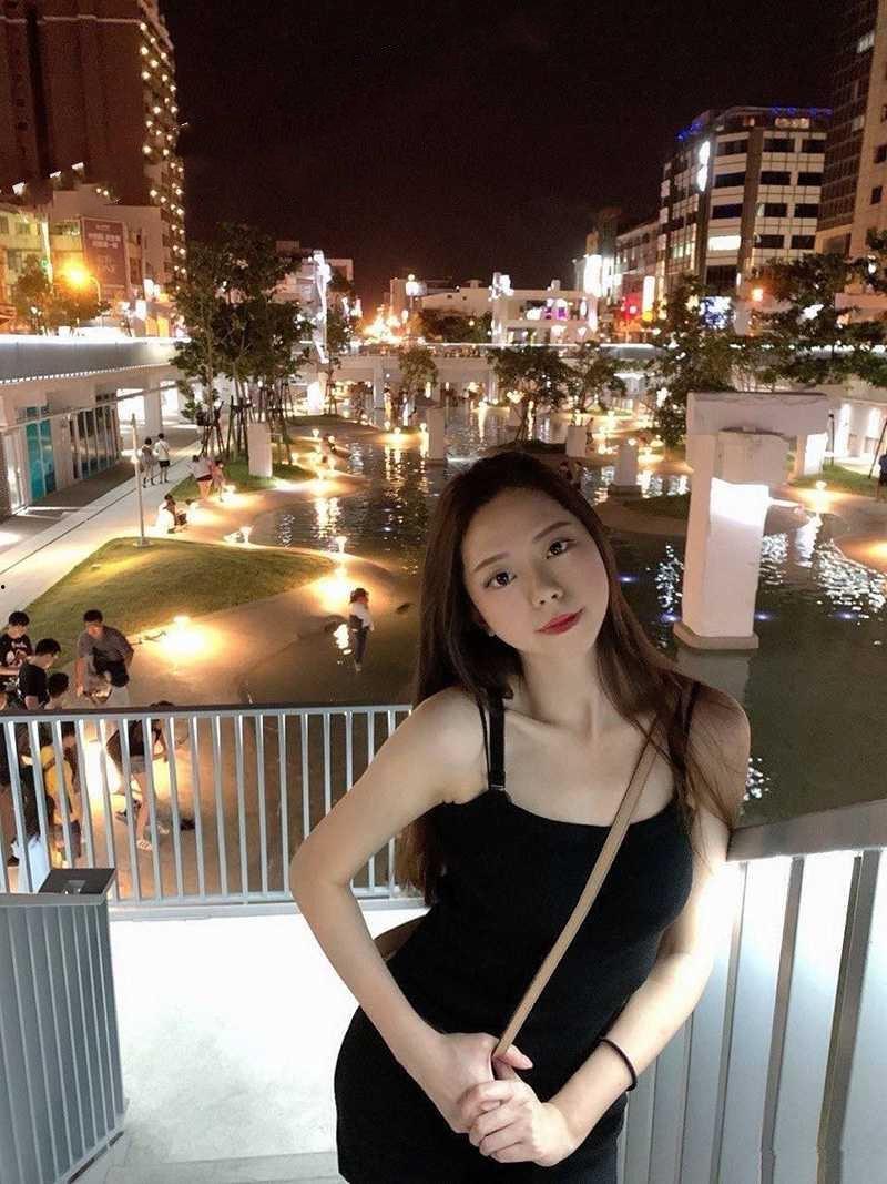 河北信工职业学院【李露】劈腿 前男友将其不雅视频曝光 高颜值 大长腿 翘着肥臀在厕所被疯狂后入  第2张