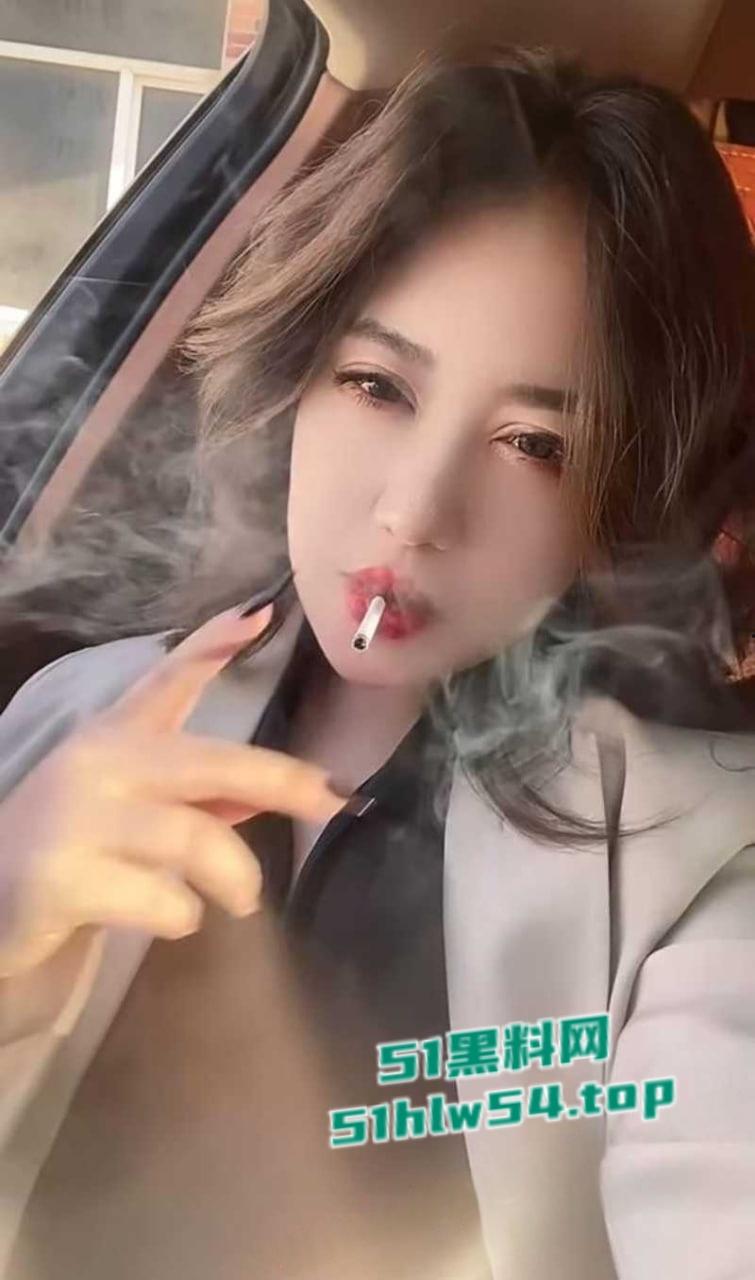 抖音性感人妻【洁】惨遭榜一大哥裸聊视频泄密,肥臀大奶尤物各种黑丝情趣诱惑,金主调教成极品风骚母狗! 第3张 抖音性感人妻【洁】惨遭榜一大哥裸聊视频泄密,肥臀大奶尤物各种黑丝情趣诱惑,金主调教成极品风骚母狗! 第3张