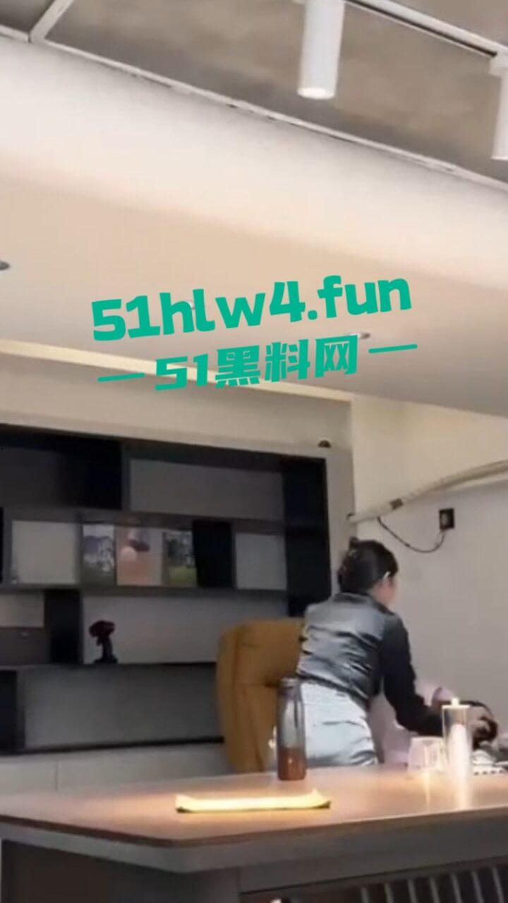 广东东莞渣男【钟安】开虚假公司坑蒙拐骗，诱骗女孩包养潜规则，被老婆发现后 发朋友圈求原谅。  第2张