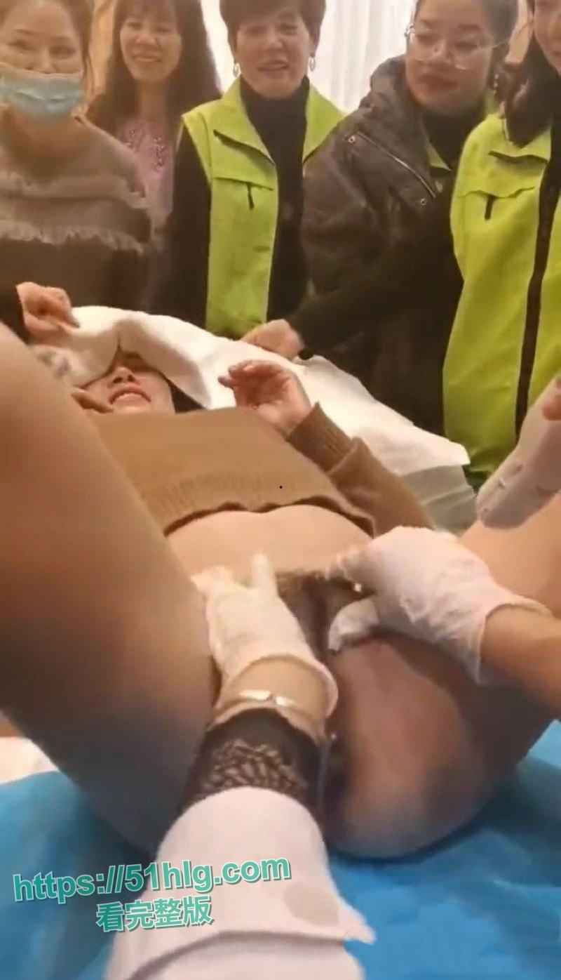 成人培训视频曝光席卷全网!白衣女讲师亲授私密保养技巧,年轻学员现身说法高潮连连,尺度惊人 第1张 成人培训视频曝光席卷全网!白衣女讲师亲授私密保养技巧,年轻学员现身说法高潮连连,尺度惊人 第1张